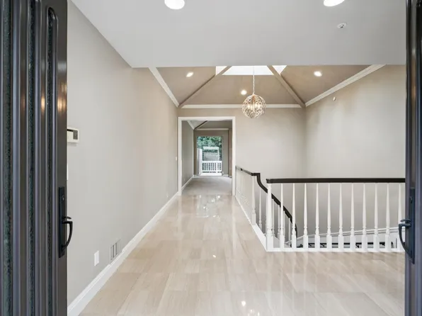 651 Manresa Ln, Los Altos, CA 94022