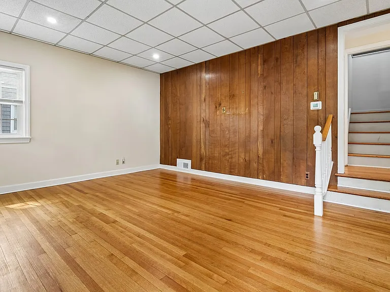 47 Rose Ave — Photo 8