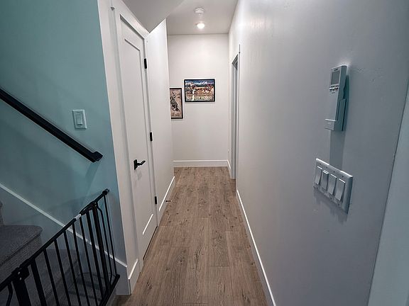5th image of 1027 W Linda Ave