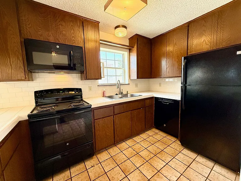 3202 Barley Ct — Photo 5