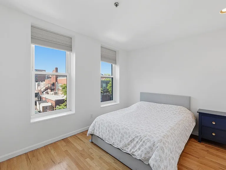 457 2nd St #6 — Photo 8