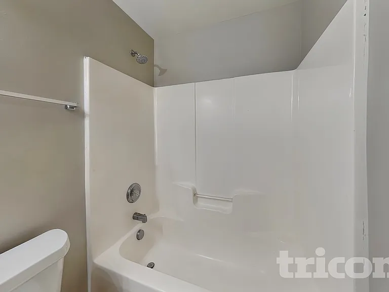 106 Newport Dr — Photo 15