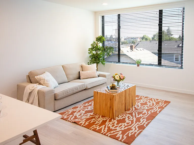 Edric Apartments — Photo 8