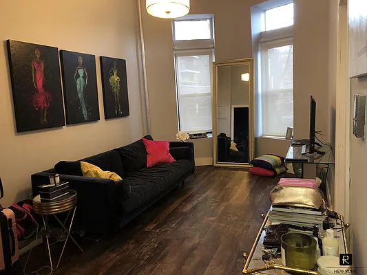 Rented by R New York | media 11