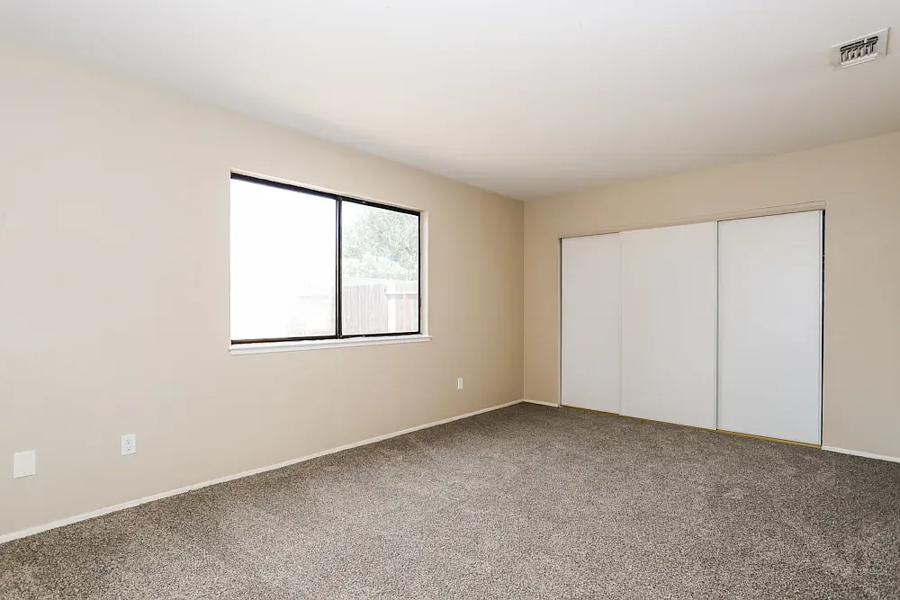 1553 Colfax Dr — Photo 1