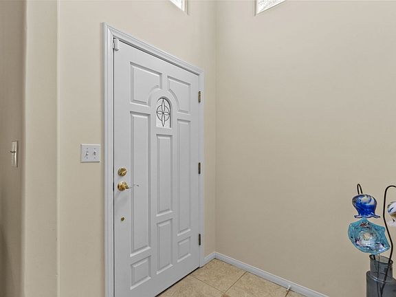 3rd image of 1445 Raymond Ave