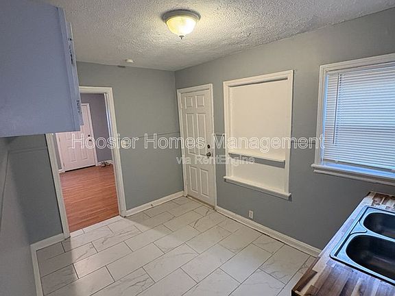 4th image of 1031 N Centennial St #1033