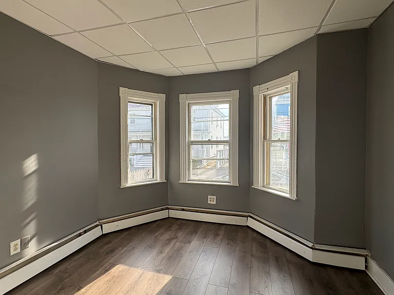 16 Blaine Ave #1R — Photo 11