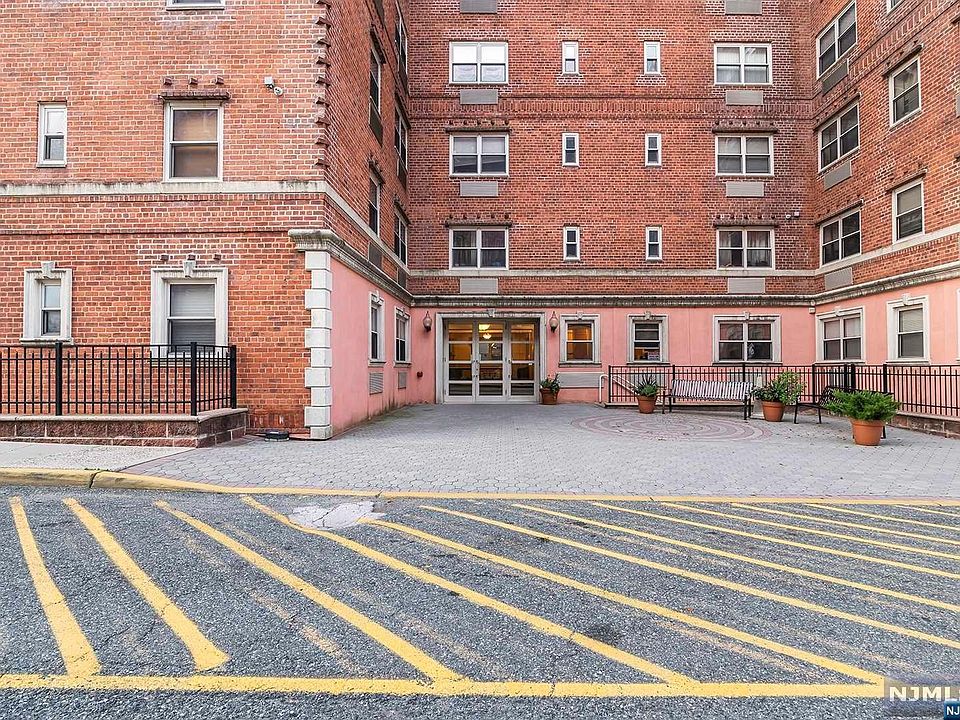 1st image of 70 S Munn Ave APT 113
