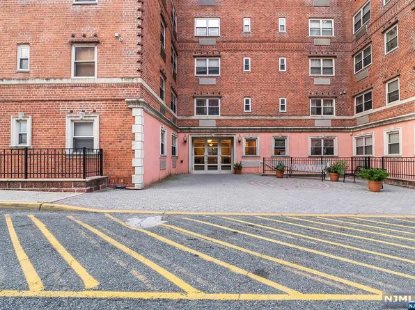 70 S Munn Ave APT 113, East Orange, NJ 07018