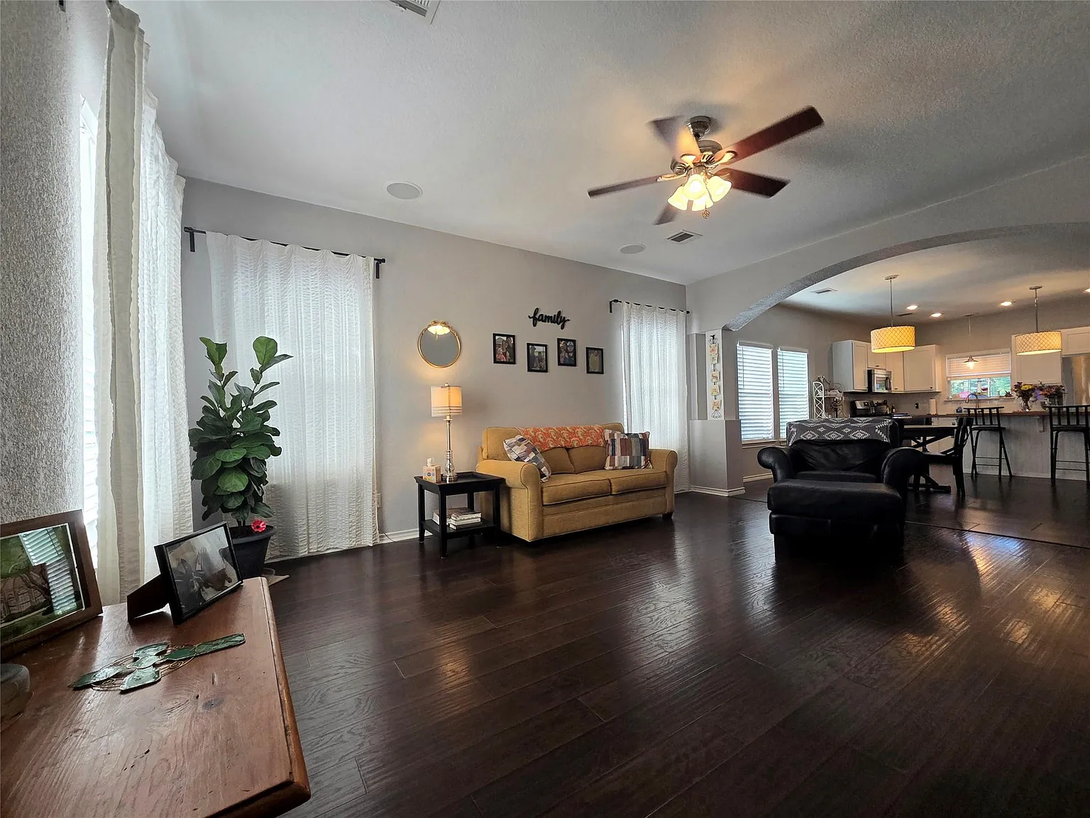 3 bed, 2.0 bath, 1344 sqft, $2,200 — Photo 2