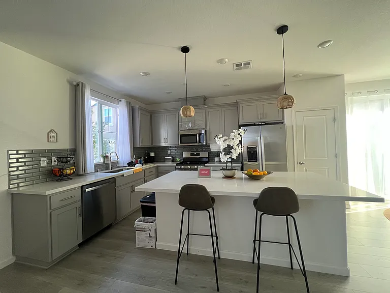 Common Area - Kitchen