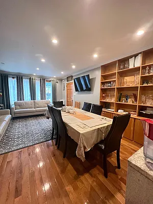 Rented by Halvatzis Realty | media 44