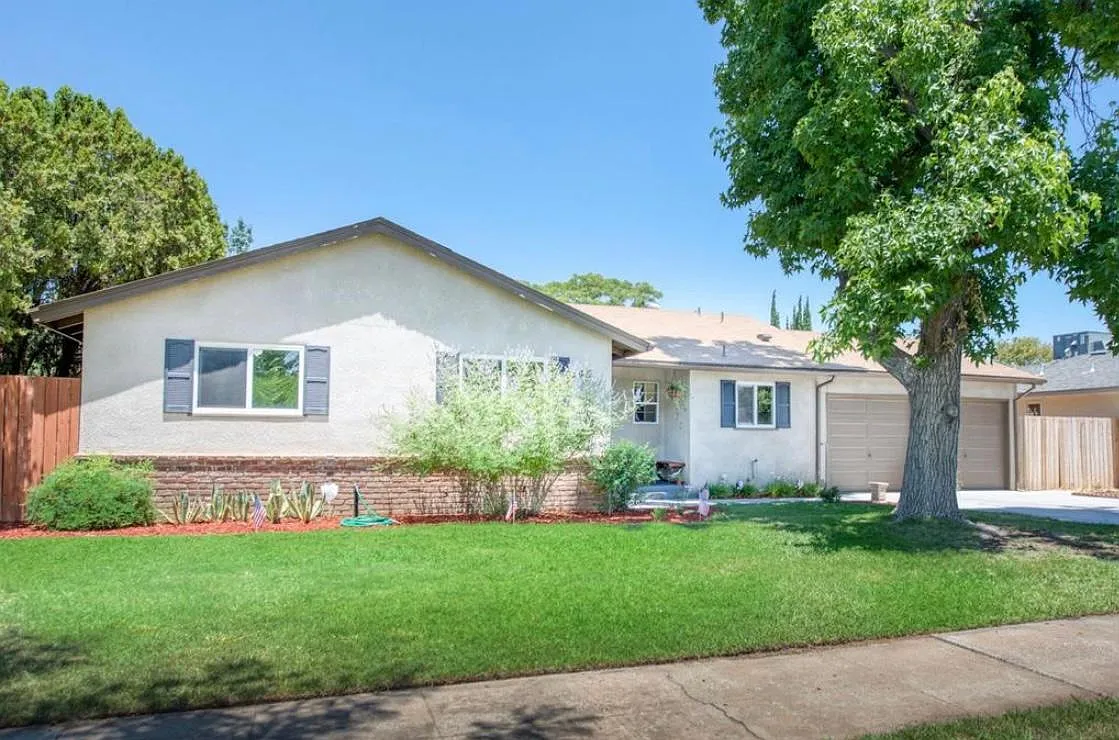 3 bed, 1900 sqft, $2,700 — Photo 3