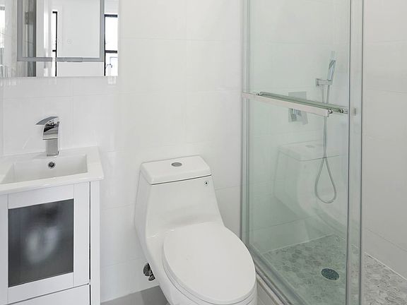 5th image of 542 Chauncey St #2L