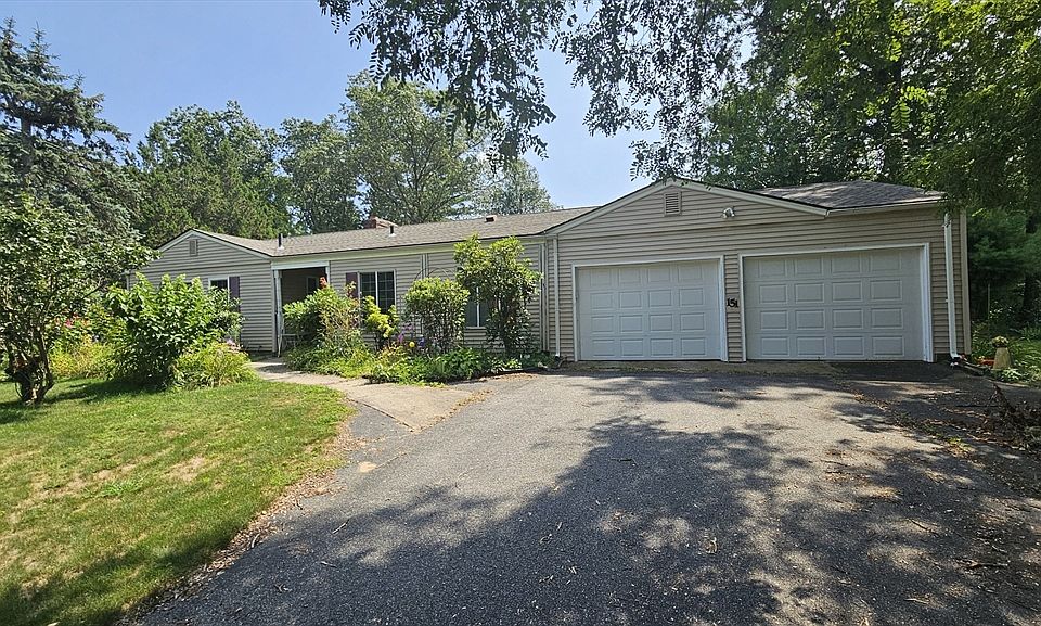 2nd image of 151 Wolf Swamp Rd