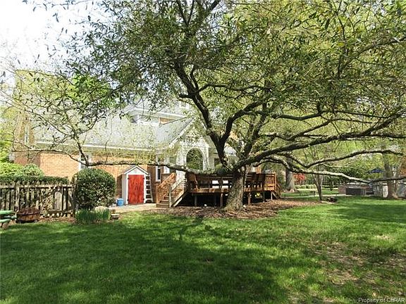 3rd image of 3302 Derby Ln