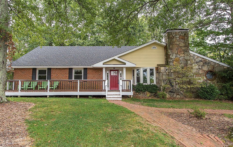 1st image of 105 Mountain Court Dr