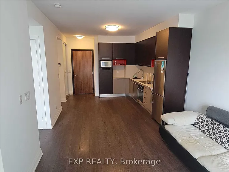 36 Park Lawn Rd #302 — Photo 3