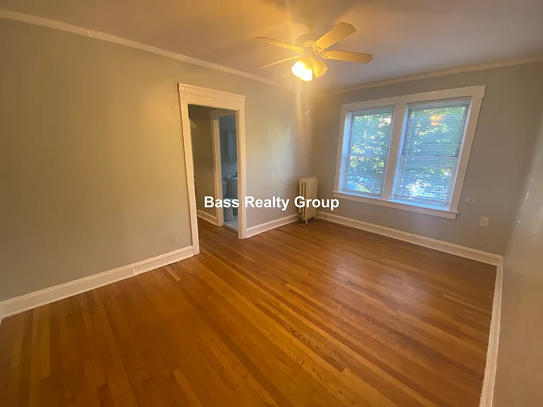 5945 N Greenview Ave #2D — Photo 1