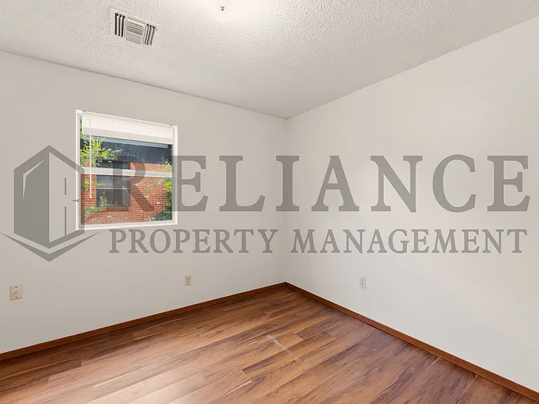 1158 N Edwards Ave — Photo 11