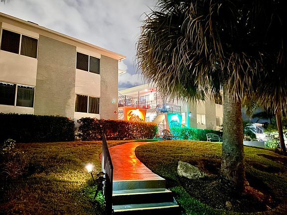 2nd image of 302 Lake Osborne Drive #21