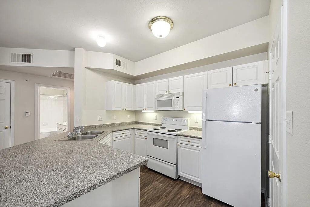 Tivoli Apartments — Photo 3