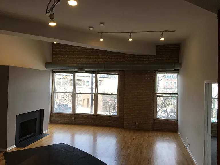 1855 N Oakley Ave #C — Photo 7