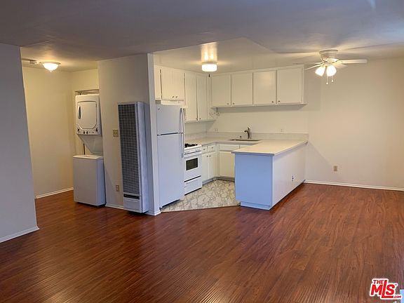 4th image of 4942 W Maplewood Ave #105