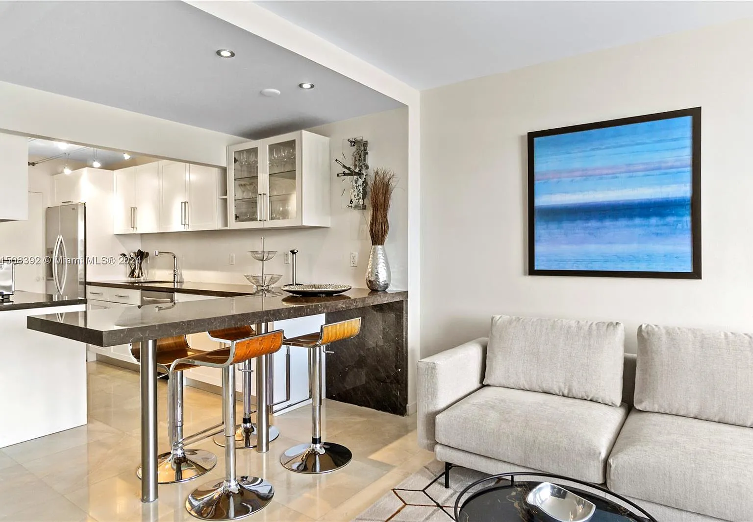 The Decoplage Condo — Photo 3