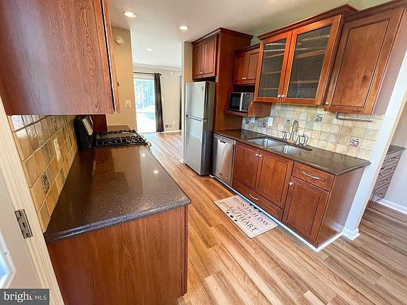 5th image of 9704 Sudley Manor Dr