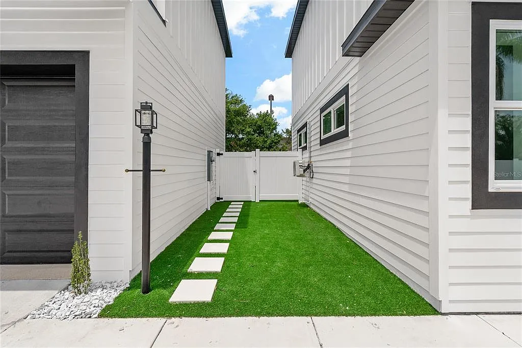 3 bed, 2.5 bath, 1950 sqft, $3,399 — Photo 4