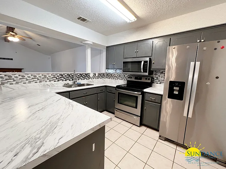437 Shoal Lake Dr — Photo 3