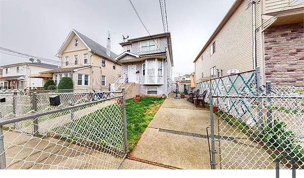 1st image of 79 Grandview Ave Floor 1