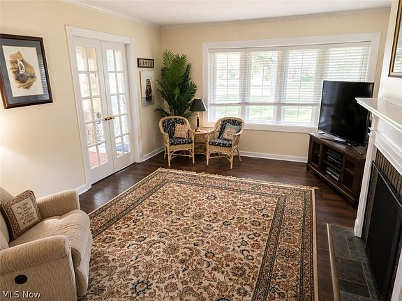 5th image of 13 Meadowlawn Dr Unit 4
