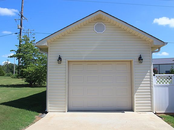 3rd image of 118 New Castle Dr