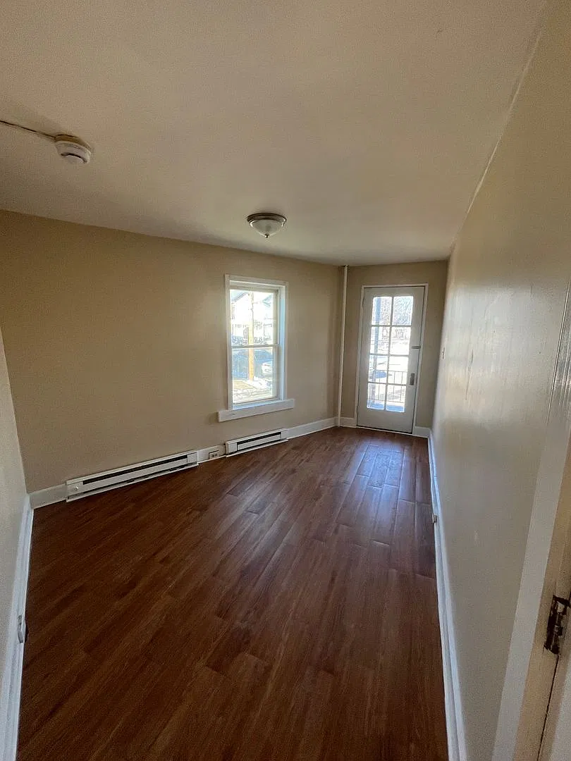 400-402 Mitchell Avenue — Photo 2