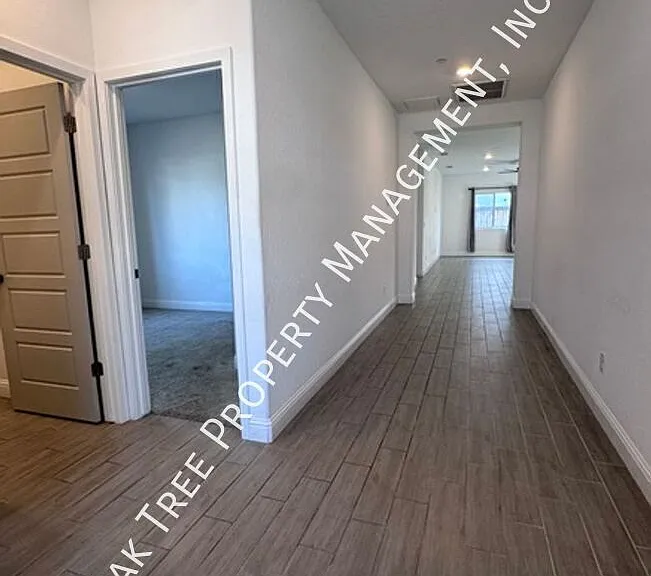 1833 N Phillip Ave — Photo 4