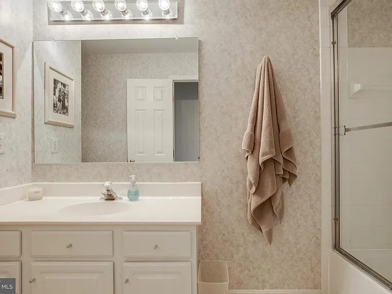 9810 Bolton Village Ct — Photo 22