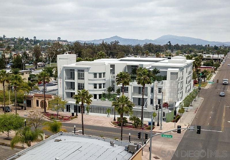 1st image of 555 W Grand Ave Lot 0