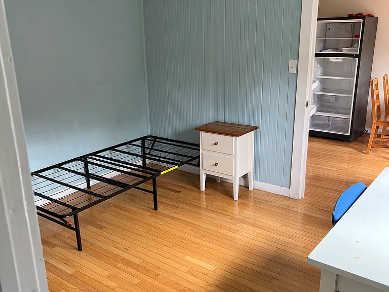 2330 Grant St — Photo 10