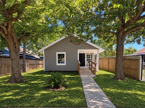 1218 Magnolia St, Baytown, TX 77520