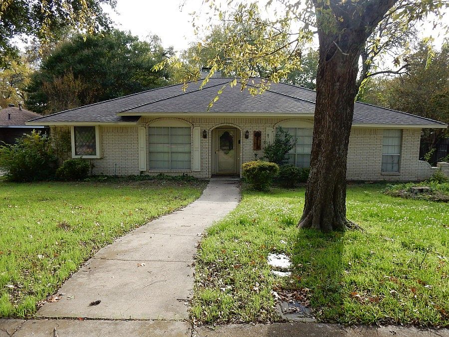 1st image of 726 Forest Ln