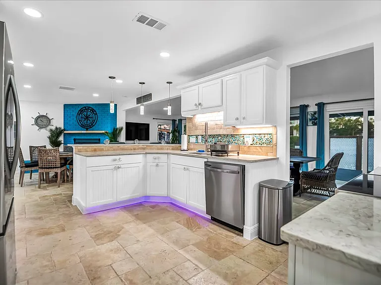 31 Lands End Ln — Photo 10