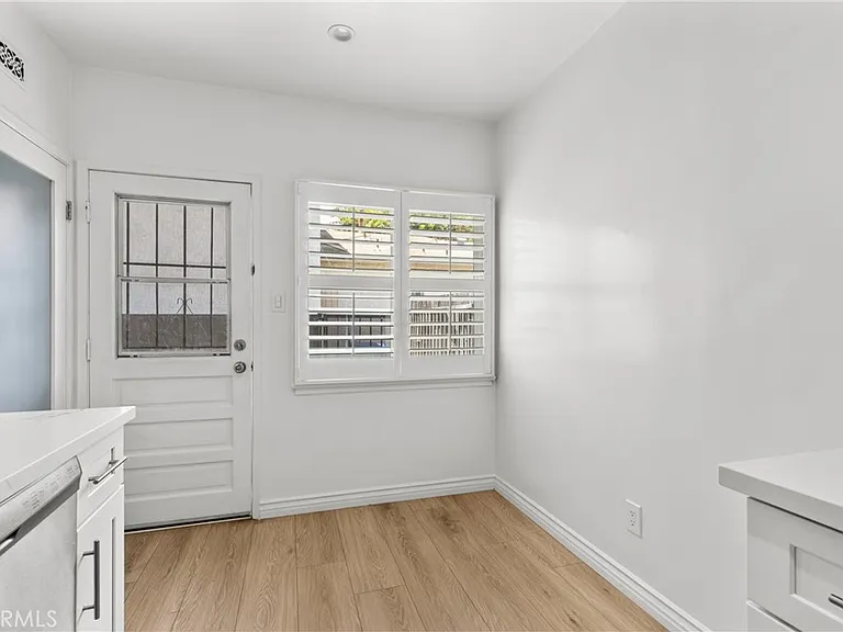 14618 Moorpark St #D — Photo 6
