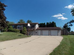 124 Pepin Dr, Lena, IL 61048