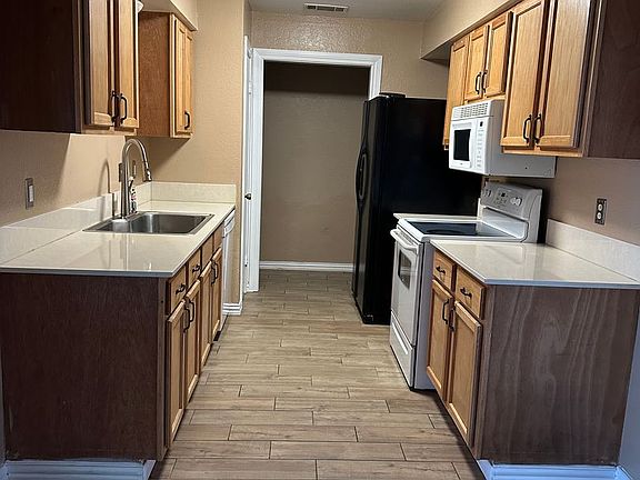 4th image of 1110 Chapel View Dr