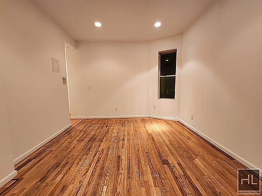 3rd image of 27-12 Crescent St #2