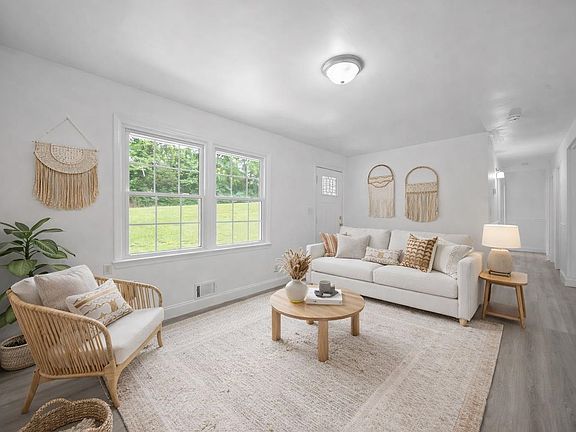 5th image of 1082 Hamrick St