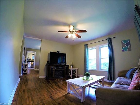 4th image of 840 Mount Airy St